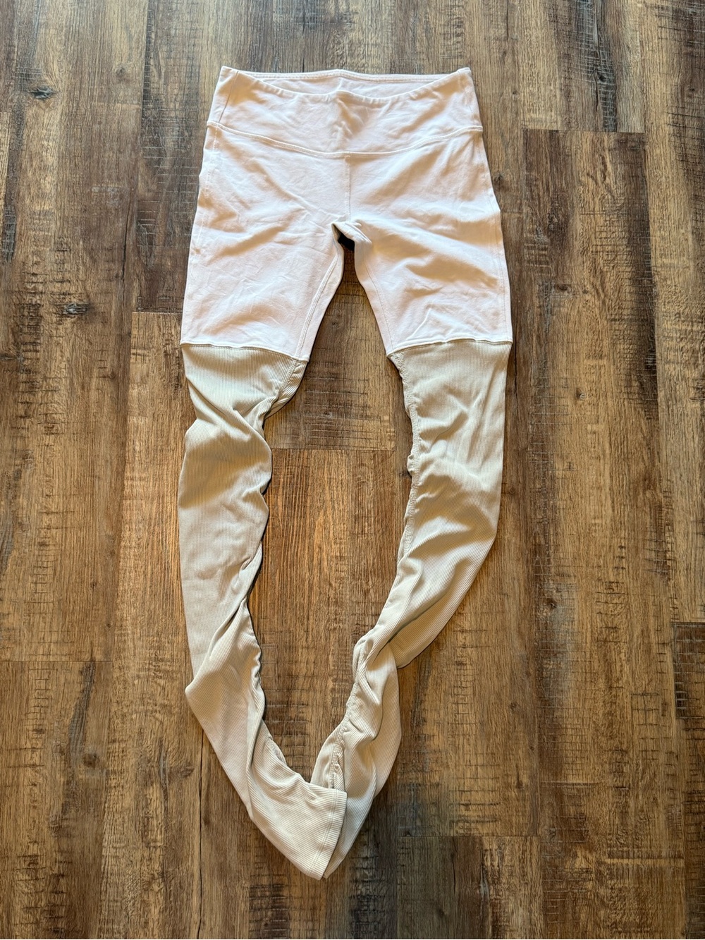Alo Yoga Goddess white and grey leggings